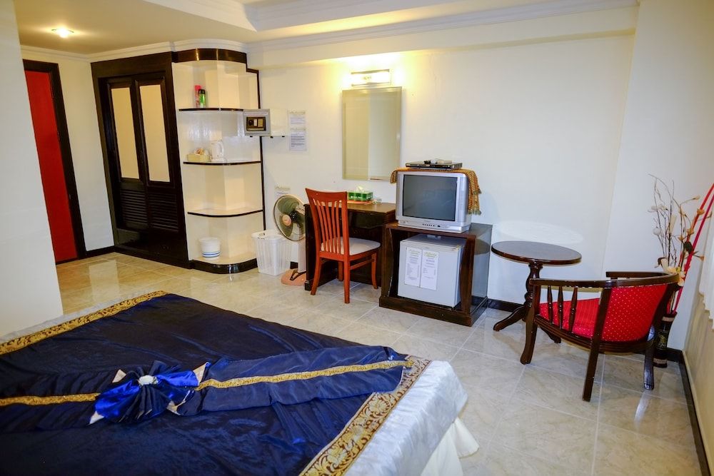 Adonis Guest House Deluxe Double 15