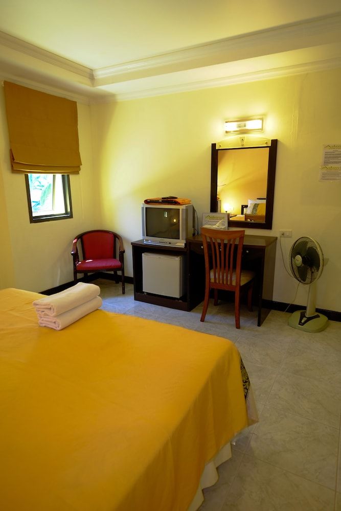 Adonis Guest House Deluxe Double 10