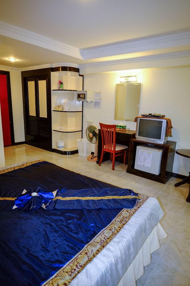 Adonis Guest House Deluxe Double 6