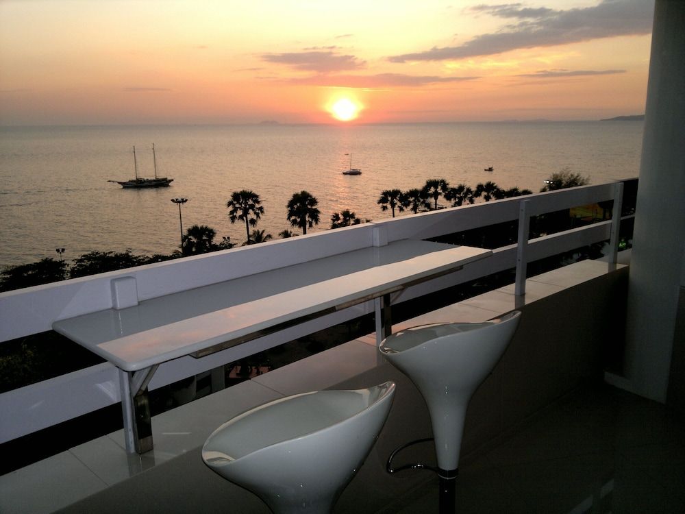 Alex Group Jomtien Plaza Condotel