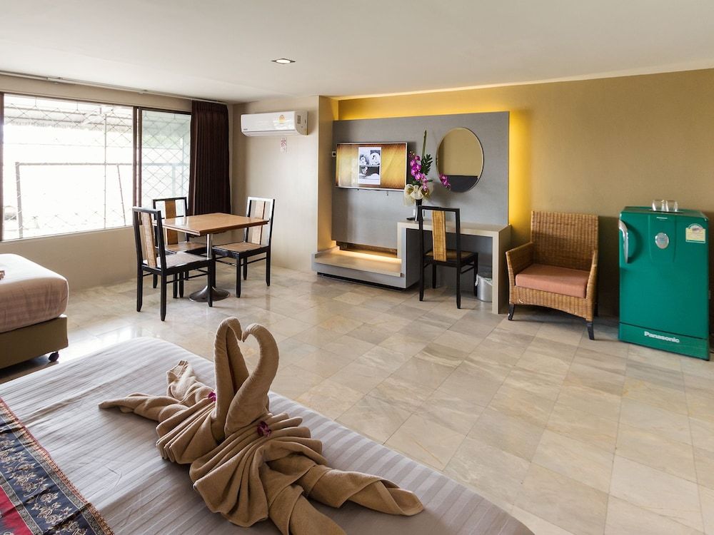 Silom Boutique Hotel Hatyai Superior Room with Balcony - Breakfast Included 3