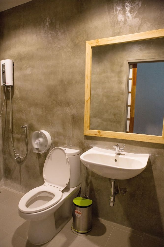 Baan Mek Hostel Budget Room 6