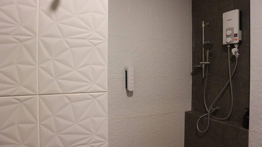 Phuket Airport Place Deluxe Room, Pool Access 2