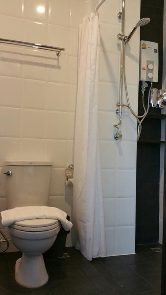 Phuket Airport Place Superior Pool View Room 6