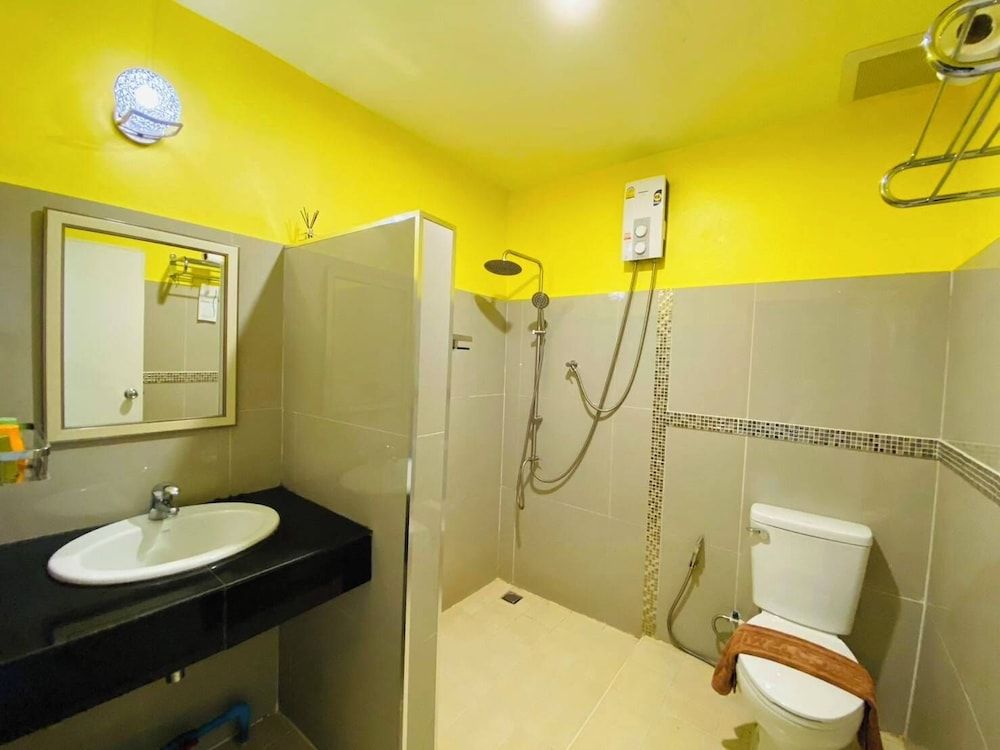 Talay Sai Hotel Triple room 8