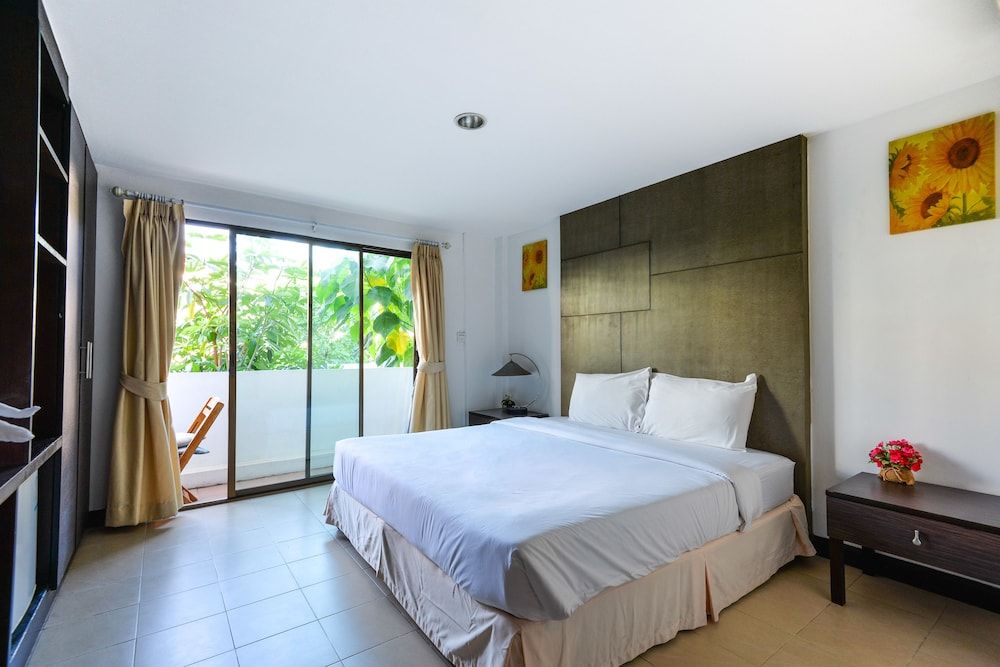 BGW Phuket - Hostel Superior Double Room, 1 King Bed, Non Smoking 4