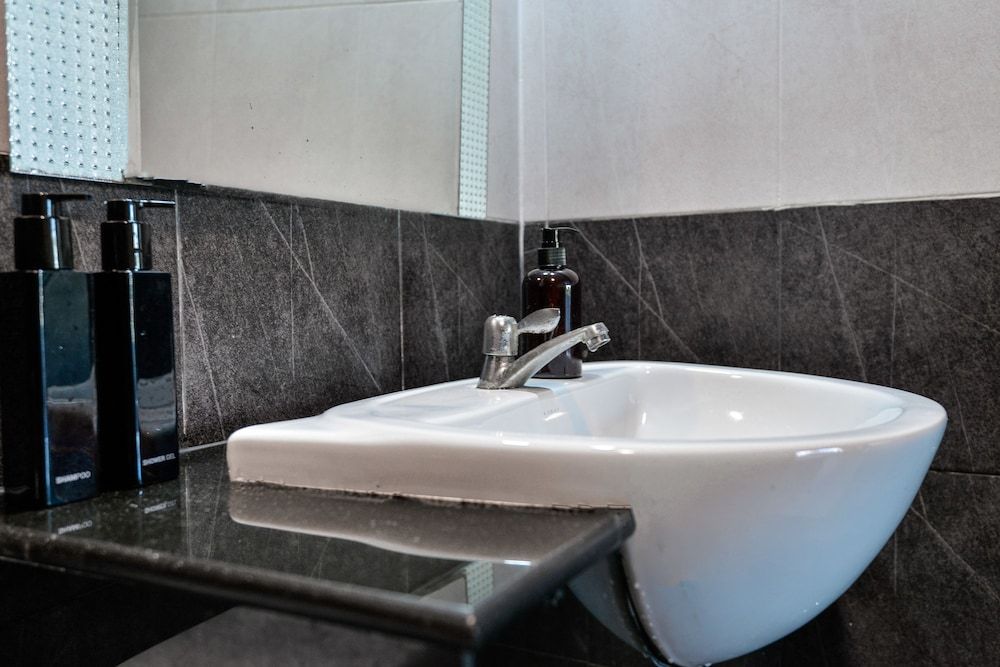 BGW Phuket - Hostel Economy Double Room 5