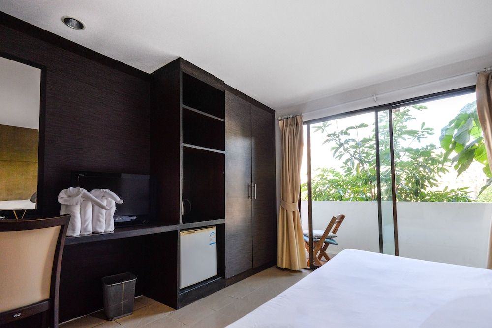 BGW Phuket - Hostel Superior Double Room, 1 King Bed, Non Smoking 3
