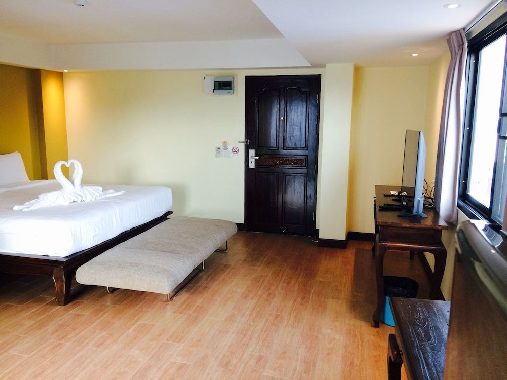 Deluxe Room (with Balcony)