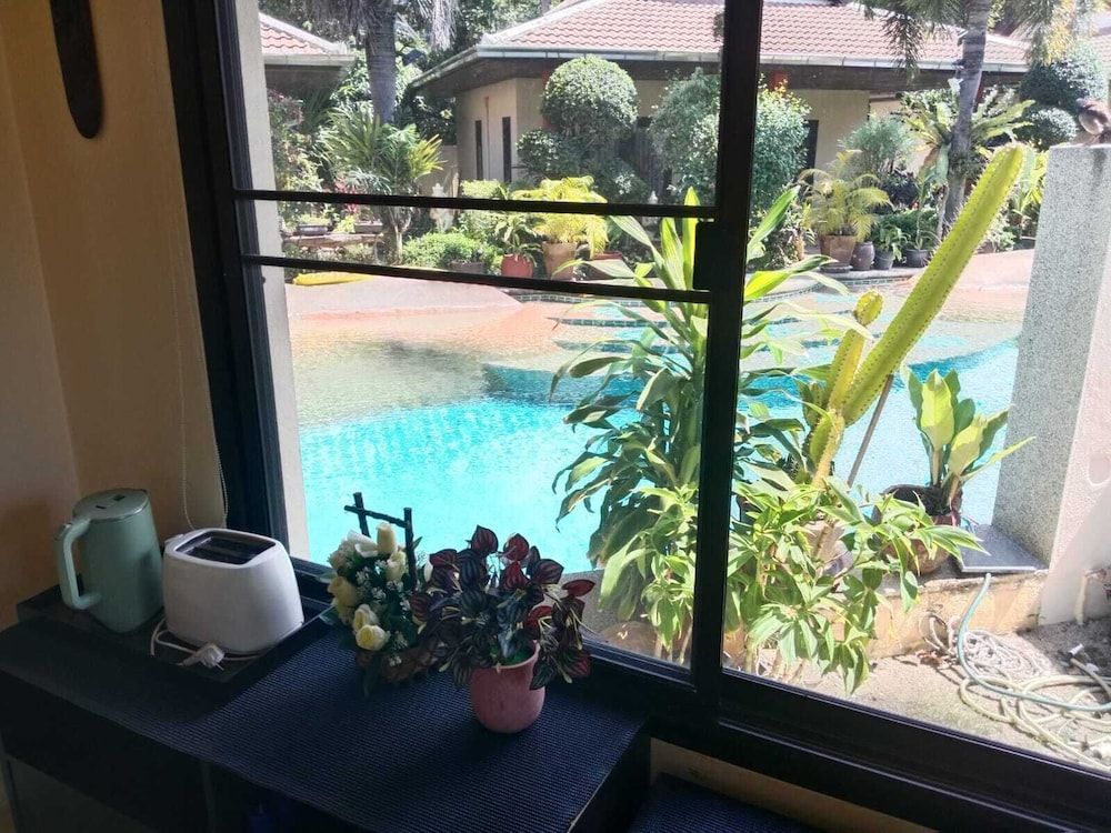 Baan Tropicana Superior Villa, 1 King Bed with Sofa bed, Pool View, Poolside