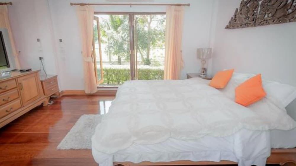 Tharnrarin Villa Suphan Buri River View Villa