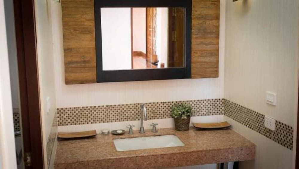 Tharnrarin Villa Suphan Buri River View Villa 4