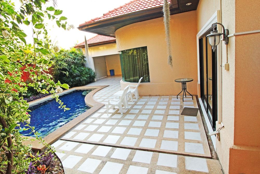 undefined Cosy Beach Pool Villas by PSR ASIA 4