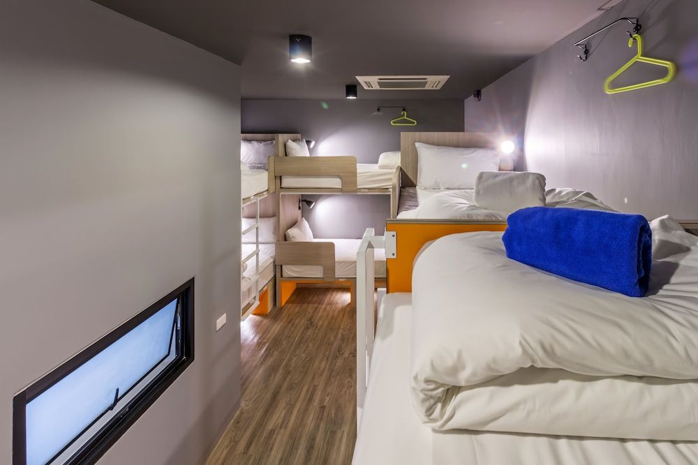 iSanook Hostel 8-Beds Mixed Dormitory