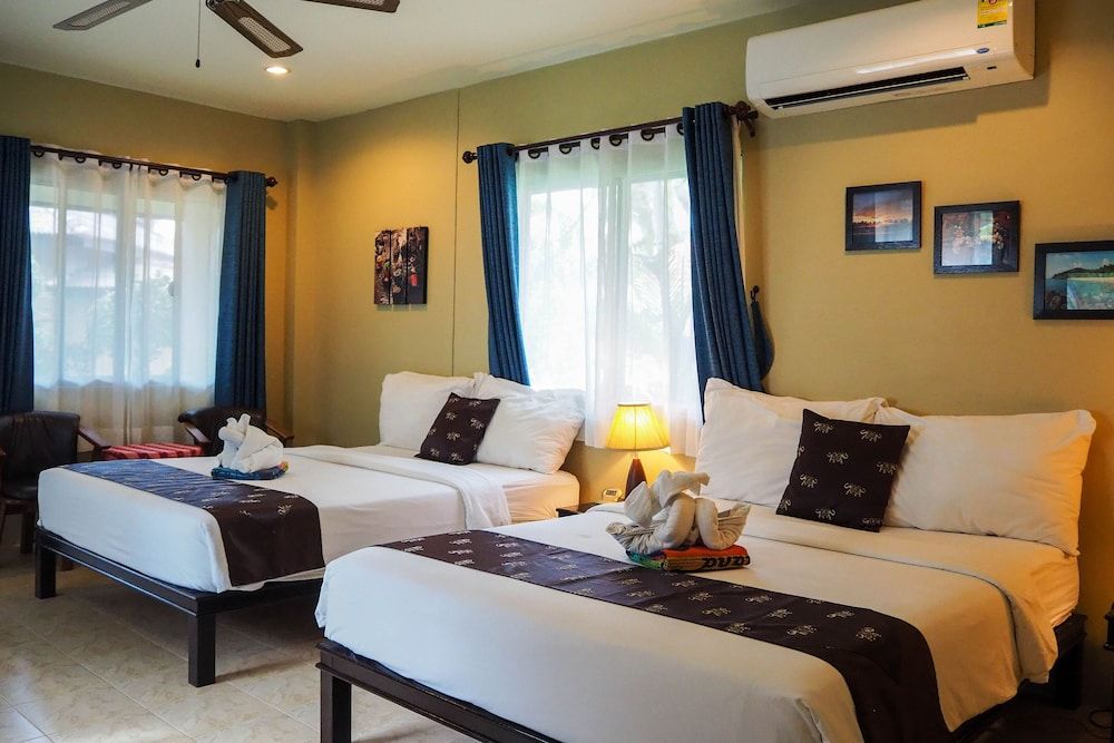 Lanta Castaway Beach Resort Sea Breeze Bungalow 2