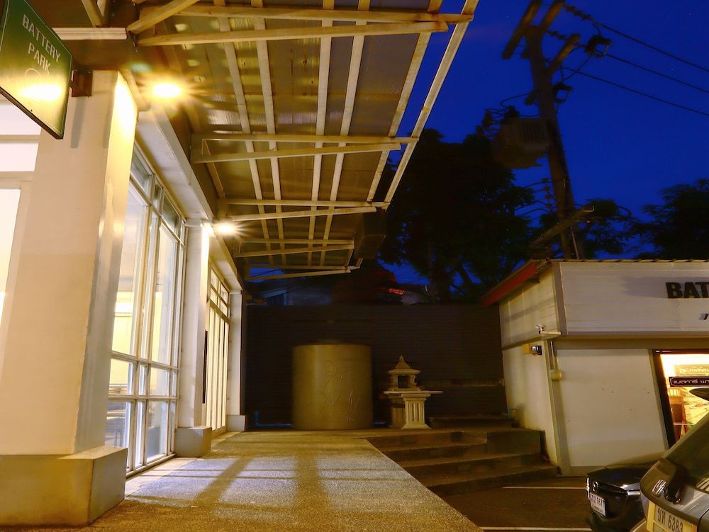 undefined The Battery Park Midtown Boutique 2