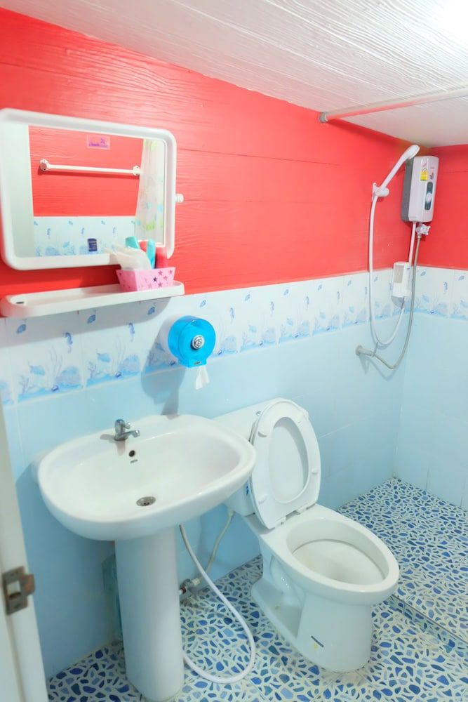 A Houses Homestay A Red Blue House 4