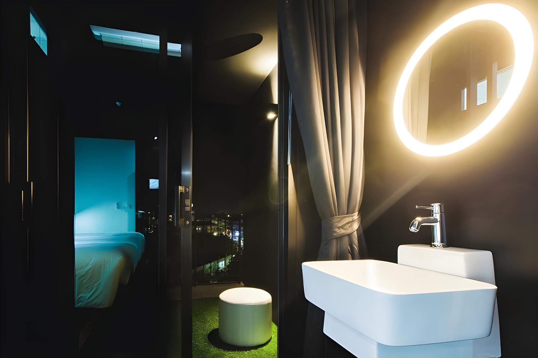 Blu Monkey Hub and Hotel Phuket Deluxe Triple 2