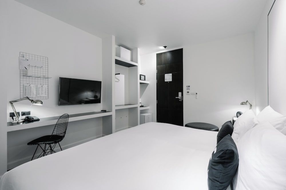 Blu Monkey Hub and Hotel Phuket Deluxe King - Free Co-Working space 24 hrs. 3