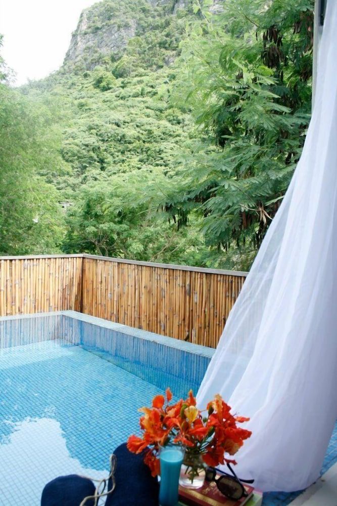 Brassiere Beach Resort Jacuzzi Villa 3