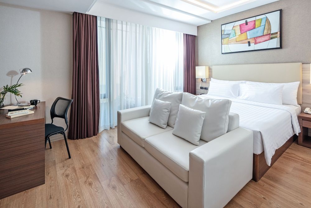 undefined Adelphi Forty-Nine 3