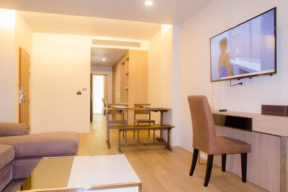 The Erawan Koh Chang Deluxe Double Room 4