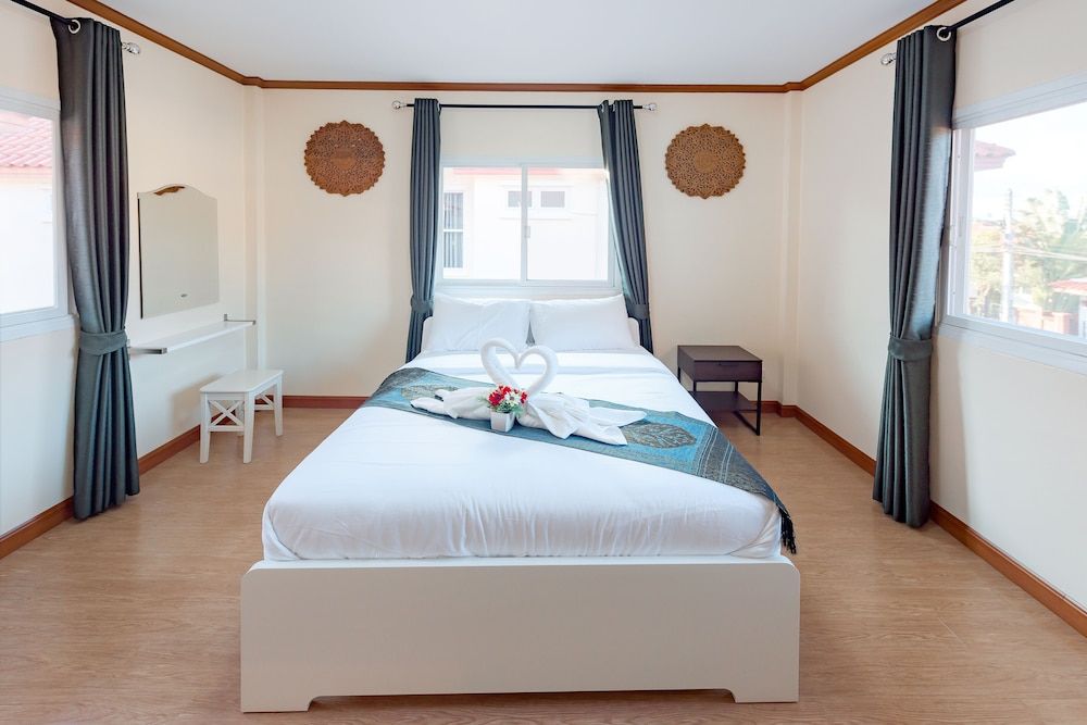 4 Queen Beds Suite Non-Smoking