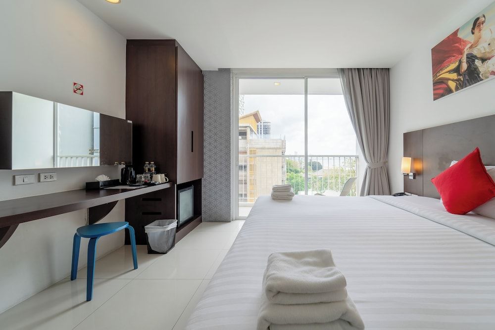 Deluxe Double or Twin Partial Sea View