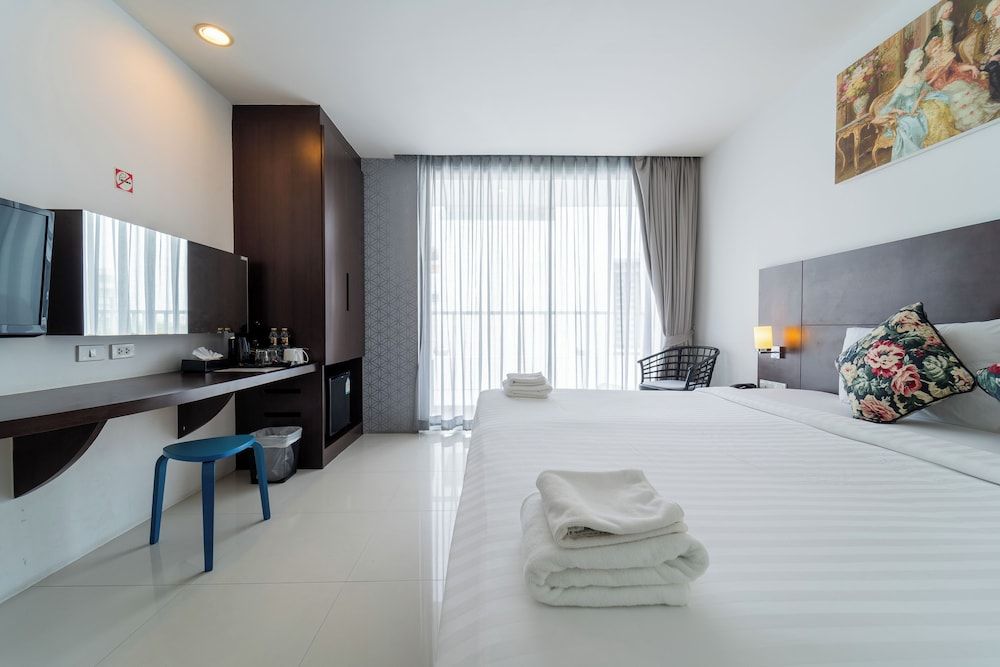 Deluxe Double or Twin Room, Balcony