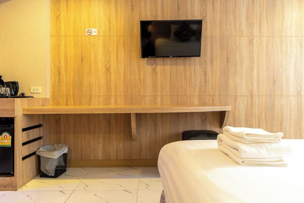 Rodina Beach Hotel Deluxe Double Room 5