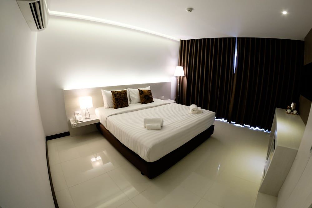 Chaisaeng Villa Hotel Superior Room 4