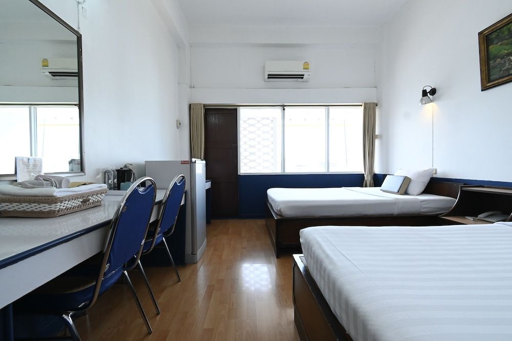 Twin Room with Shower