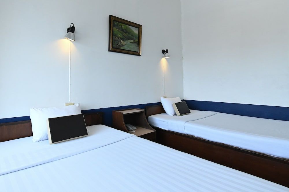 Twin Room with Shower