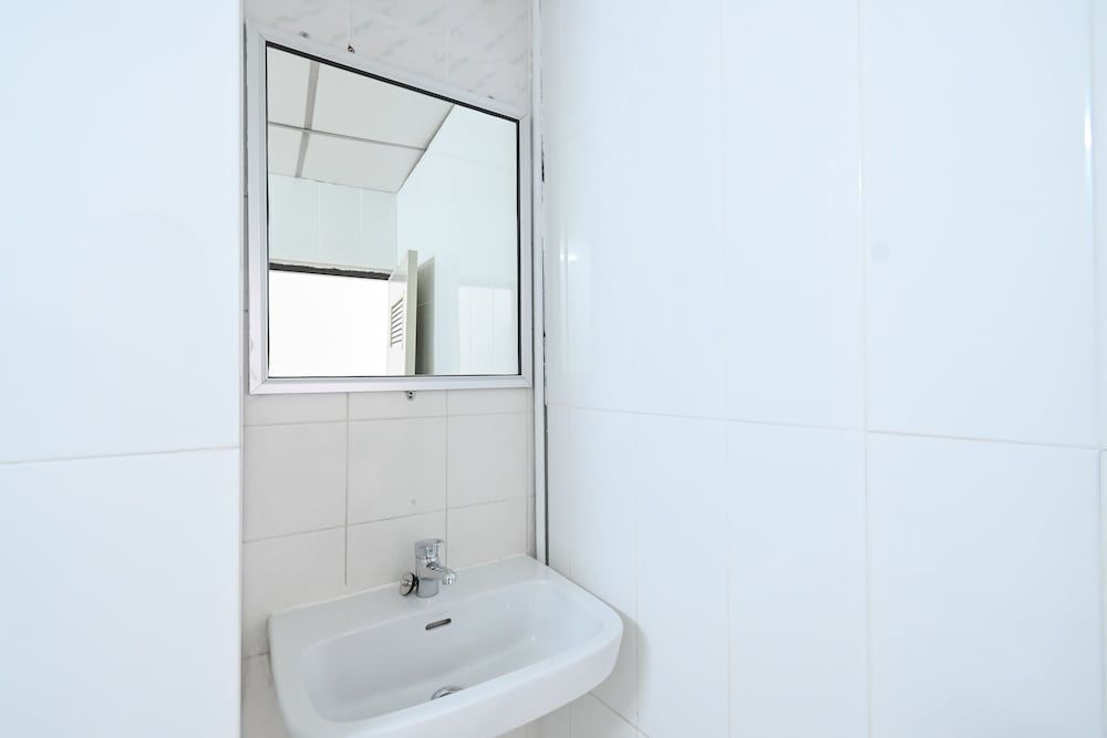 The Krungkasem Srikrung Hotel Twin Deluxe Room with Bathtub 6