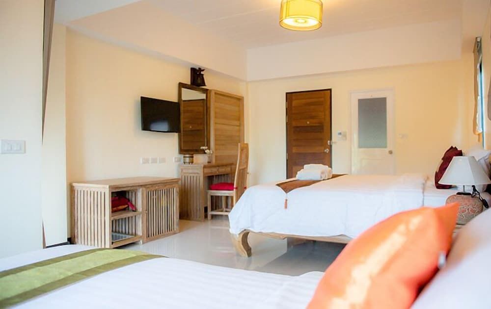 Chivapuri Residence Trat Deluxe Triple Room 6