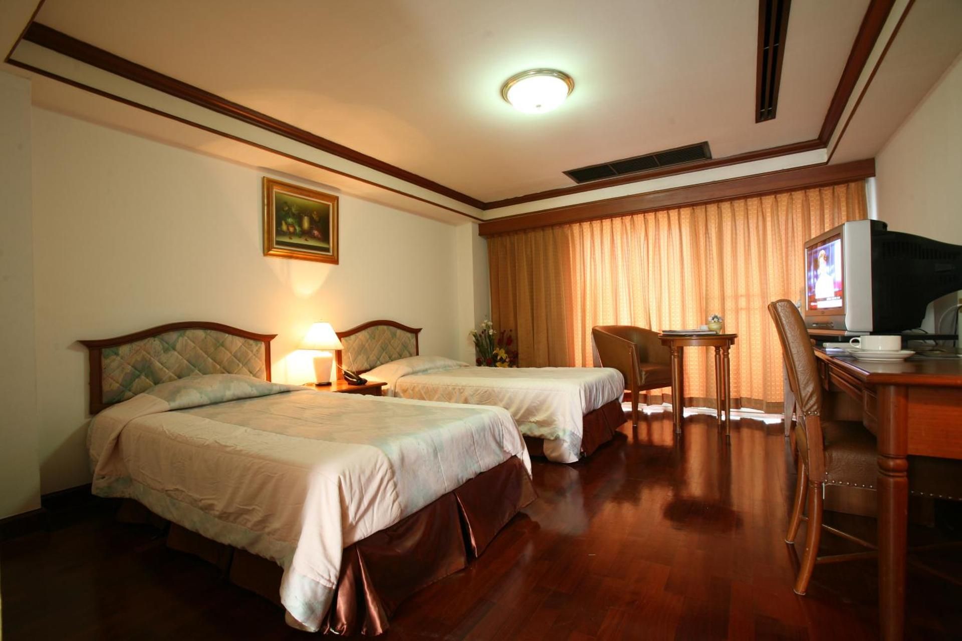 Superior Twin Studio