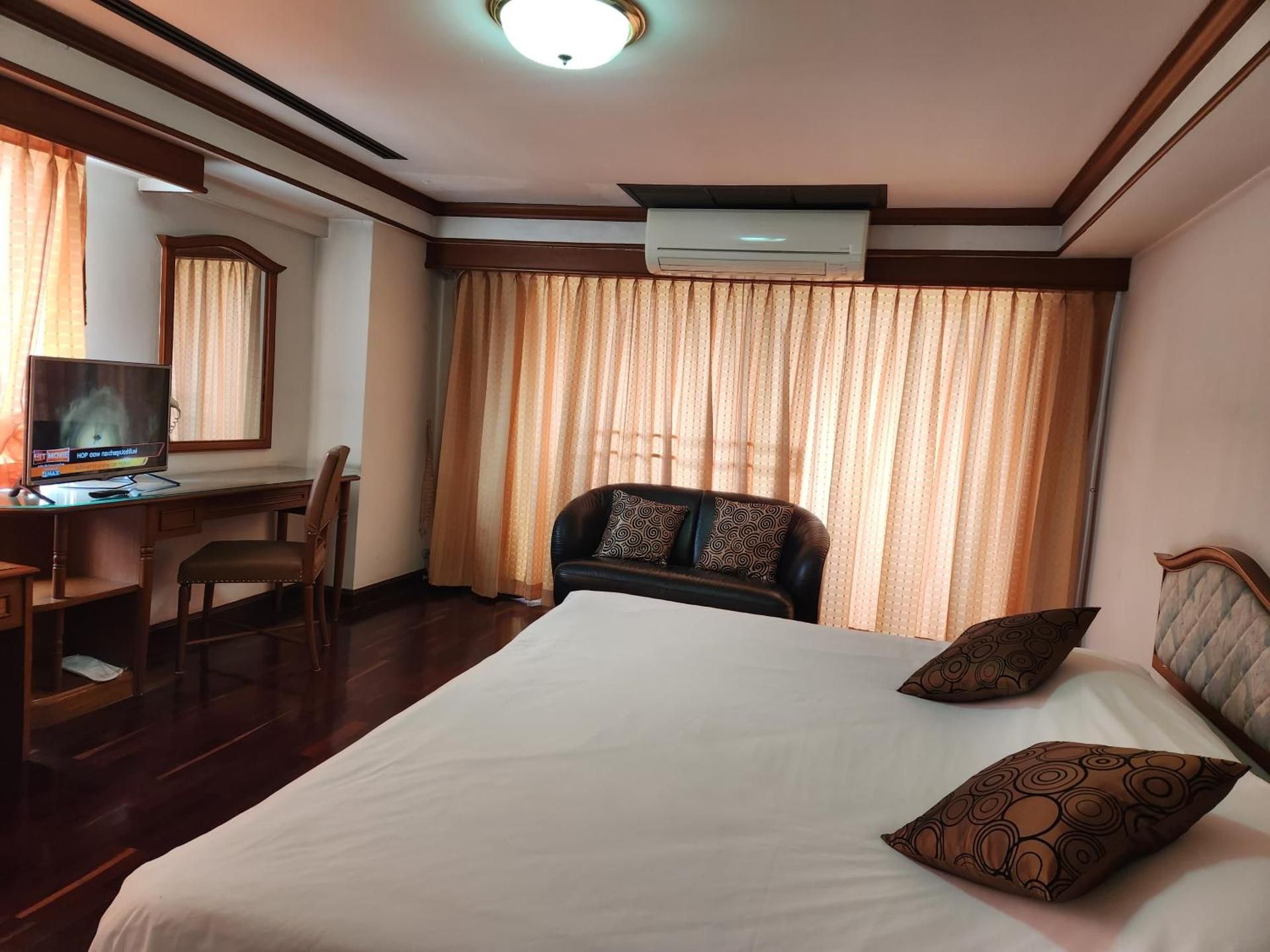 Superior Twin Studio