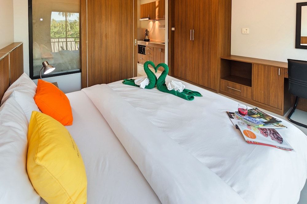 Happy Eight Resort Phuket Suite, 1 Bedroom, Balcony, Mountain View 3