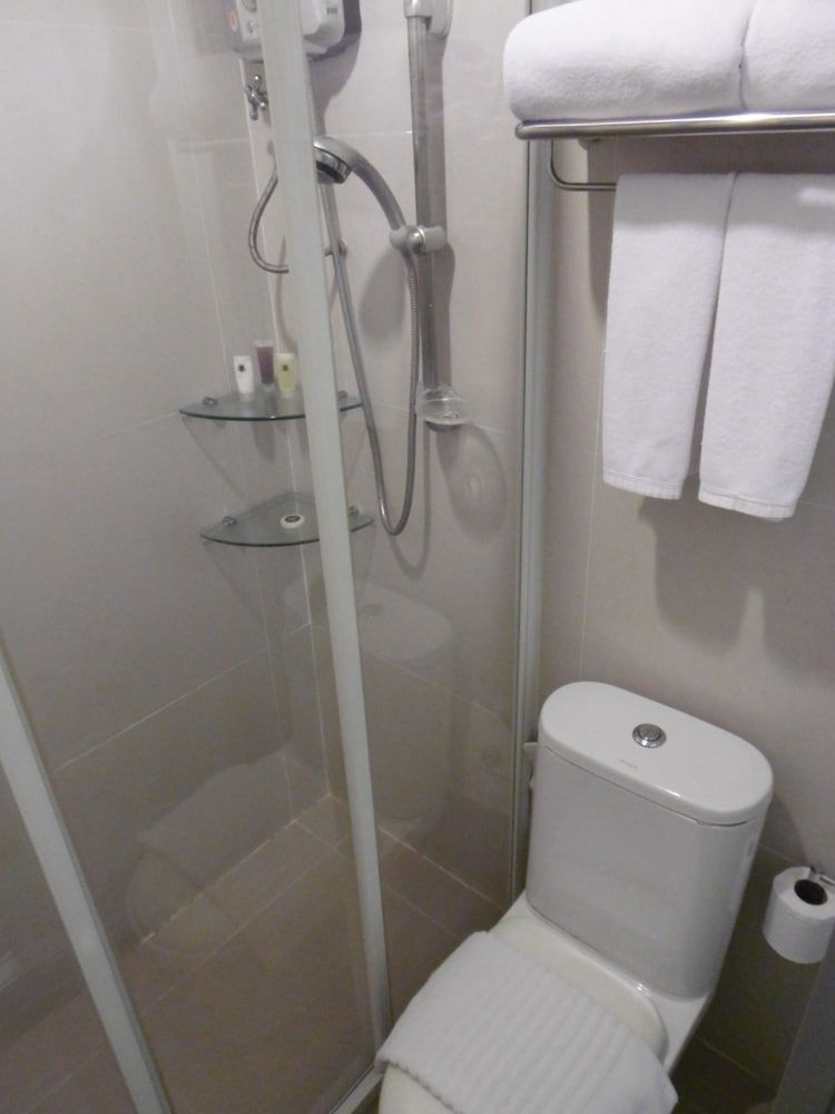 The Green Bells New Petchburi Standard Room 4