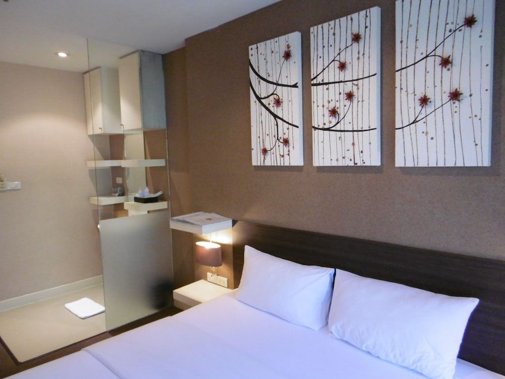 The Green Bells New Petchburi Standard Room 3