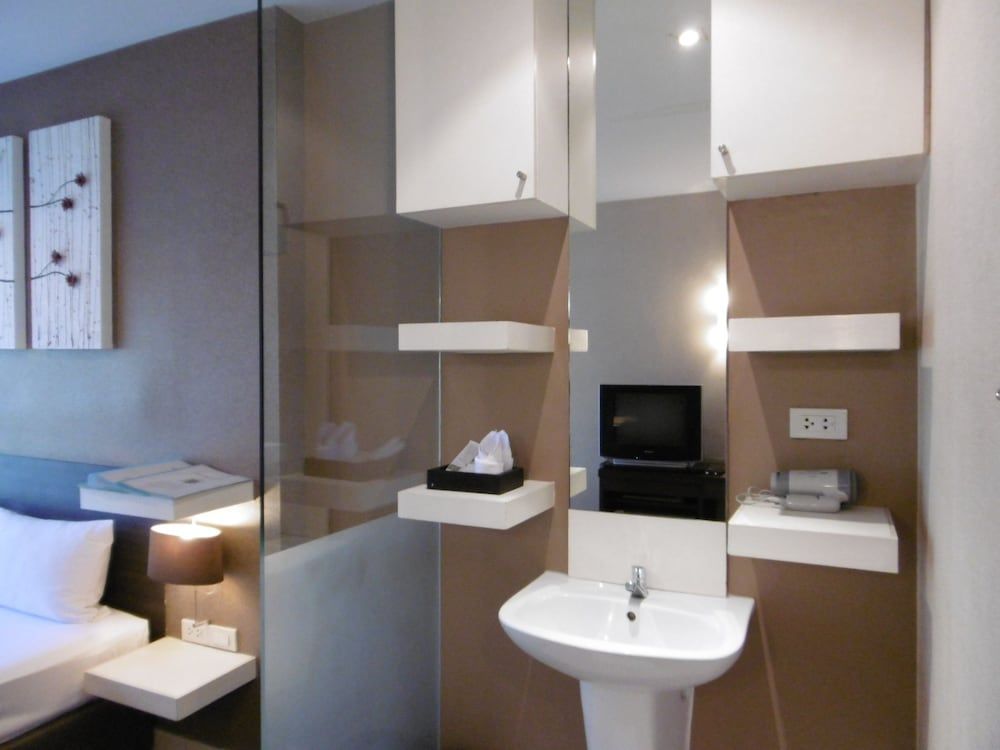 The Green Bells New Petchburi Standard Room 2