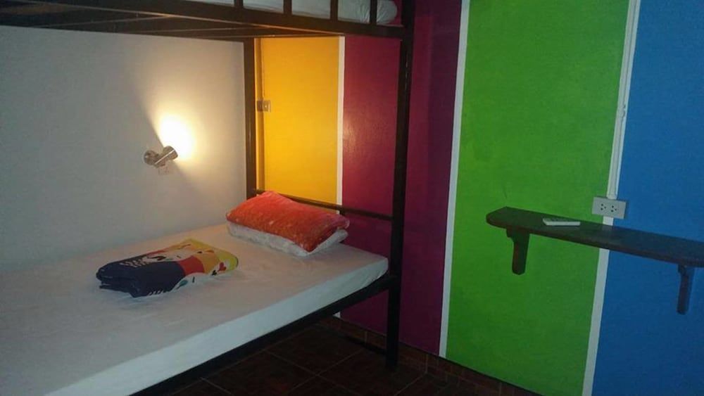 Jellybean Krabi Inn - Hostel 4 Bed Deluxe A/C Dorm