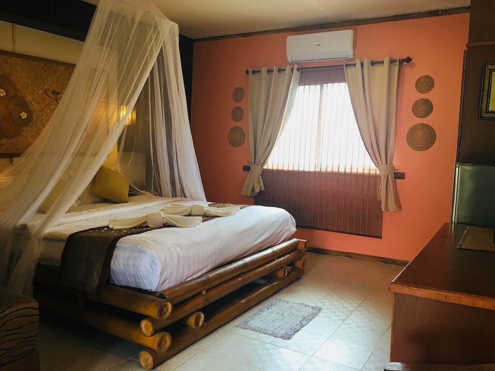 Deluxe Double Room, Pool View, Poolside