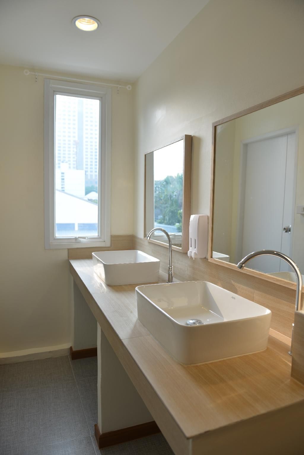 Single Room - Shared Bathroom