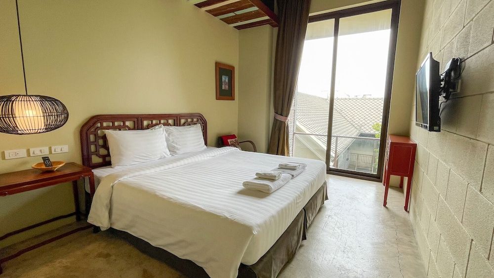 Villa Bangkok Formerly Villa Phra Sumen Standard Room, 1 King Bed, Garden View 3