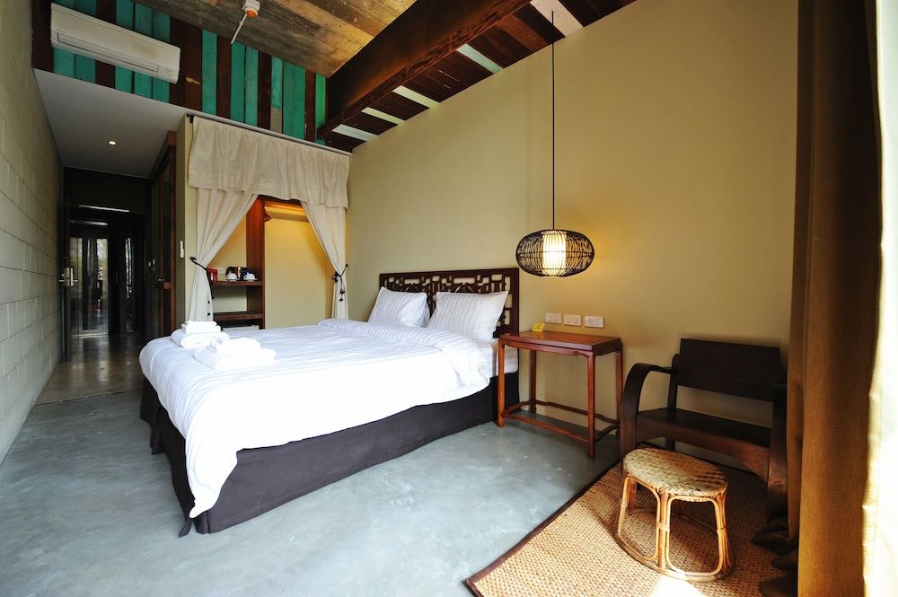 Standard Room, 1 King Bed, Garden View