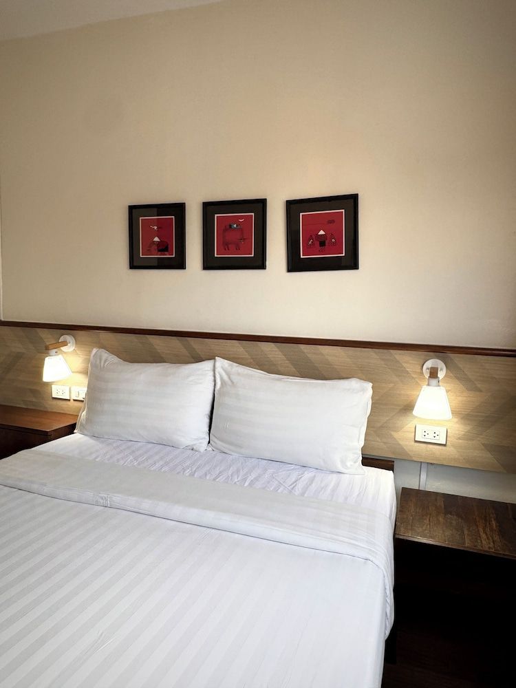 undefined Chetuphon Gate 6