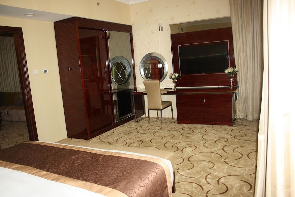 Al Salam Grand Hotel Sharjah Junior Suite 2