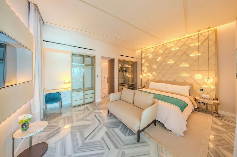2 BED  Skyline Suite  Sea View