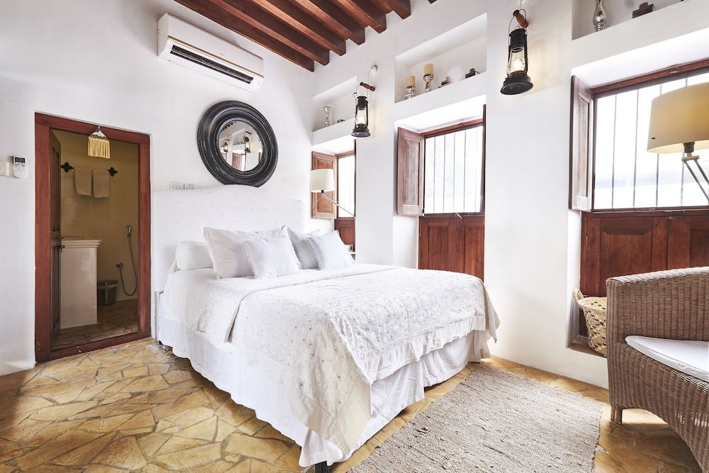 XVA Art Hotel Standard Room 8